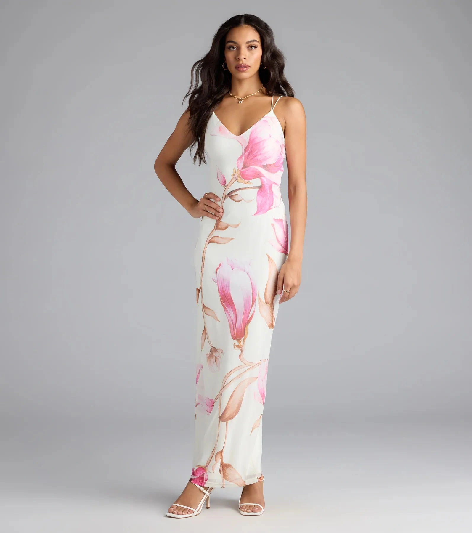 Vestido Maxi Floral Encantador: ¡Un Look de Verano Irresistible! O, ¡Bella Flor, Maxi Dress: Tu Estilo Soñado Hecho Realidad!