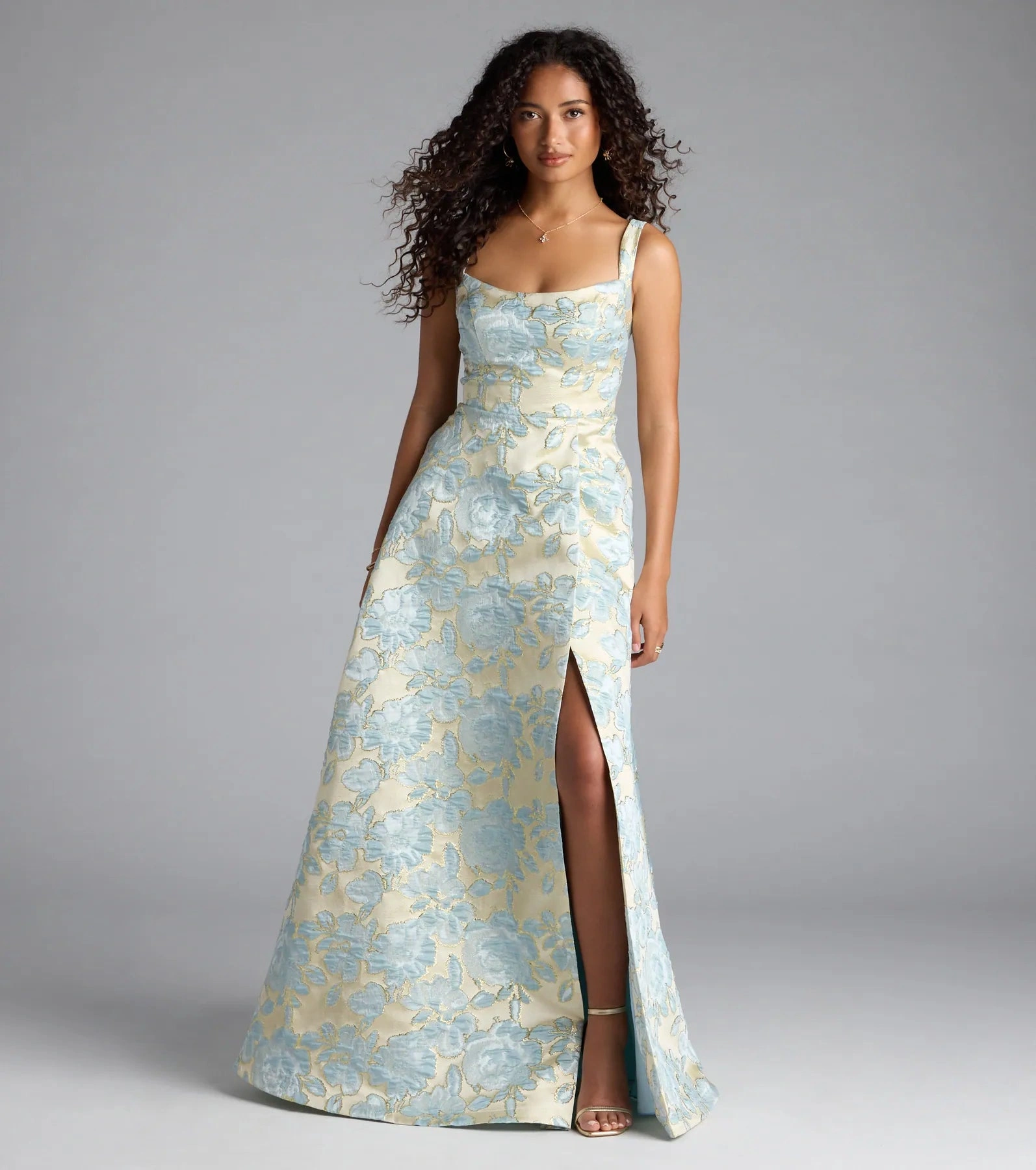 Vestido Formal Lulabelle: Encaje & Abertura, ¡Glamour Asegurado! Elegancia A-Line para Noches Inolvidables.