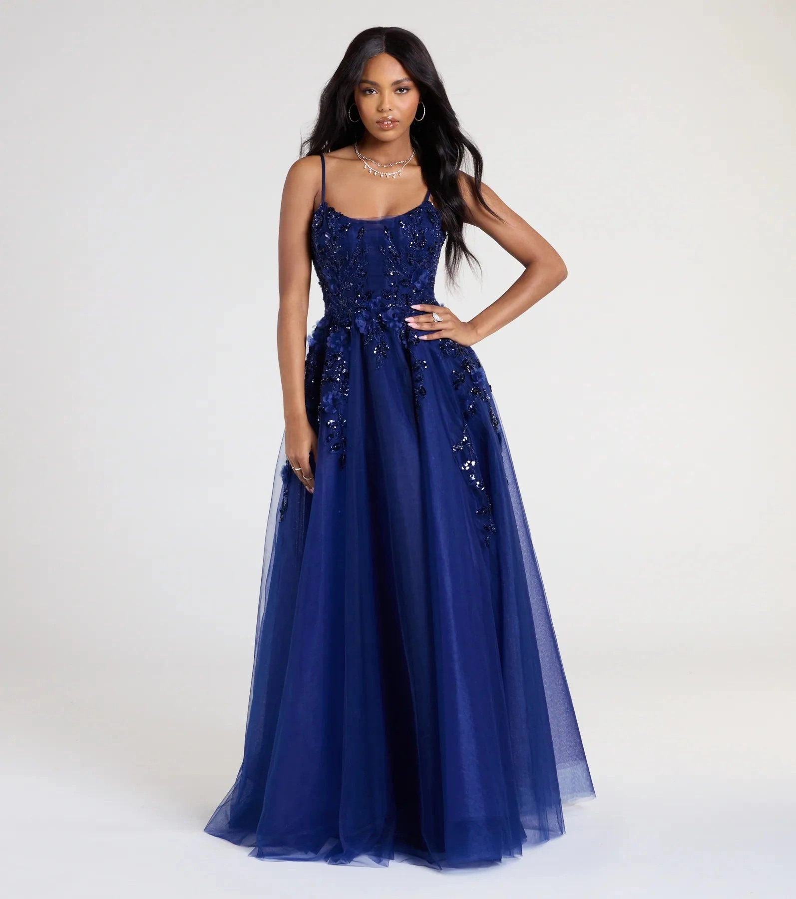 Vestido de baile Lula: Tul floral con lentejuelas, ¡deslumbra con elegancia y magia en tu noche especial!