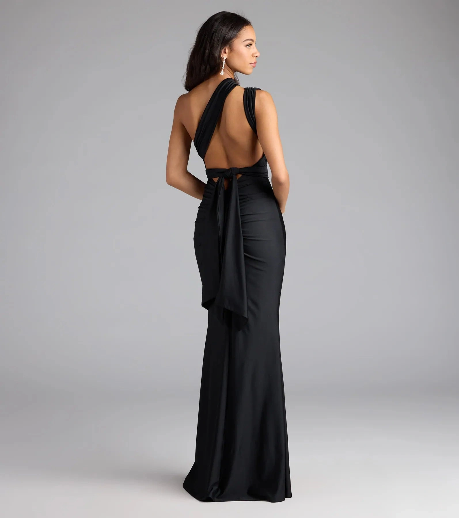 Sirena Convertida: ¡Lucena te espera para tu noche formal! Elegancia mágica, diseño único.
